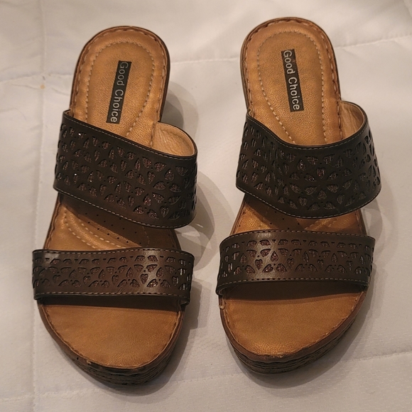 Good Choice Wedge Sandal- Size 38/ 7.5 - Picture 2 of 3